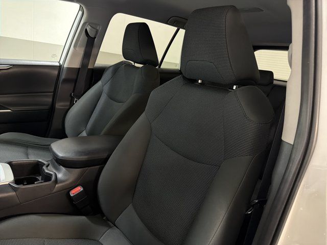 Used 2024 Toyota RAV4 LE AWD/4WD image 13