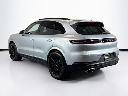Used 2025 Porsche Cayenne image 3