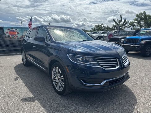 Used 2017 Lincoln MKX Reserve w/ Lincoln MKX Climate Package image 3