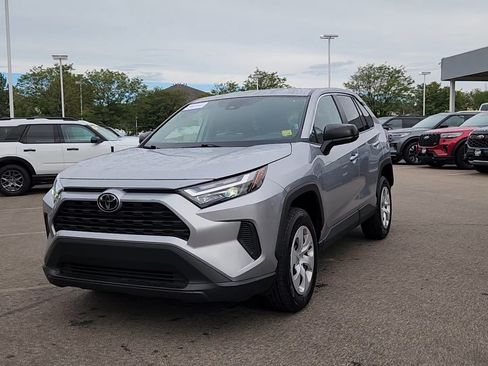 Used 2025 Toyota RAV4 LE AWD/4WD image 4