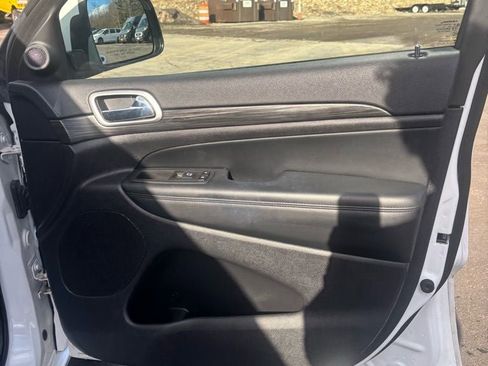 Used 2022 Jeep Grand Cherokee Laredo X image 24