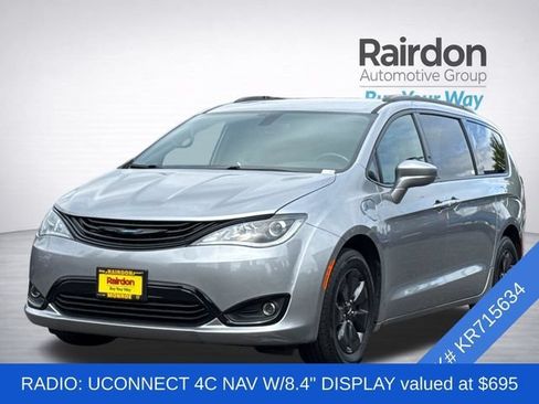 Used 2019 Chrysler Pacifica Touring-L w/ S Appearance Package FWD image 3