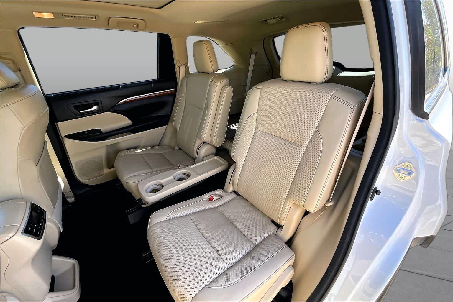 Used 2017 Toyota Highlander Limited Platinum FWD image 19
