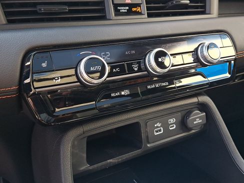 Used 2024 Honda Pilot TrailSport image 16