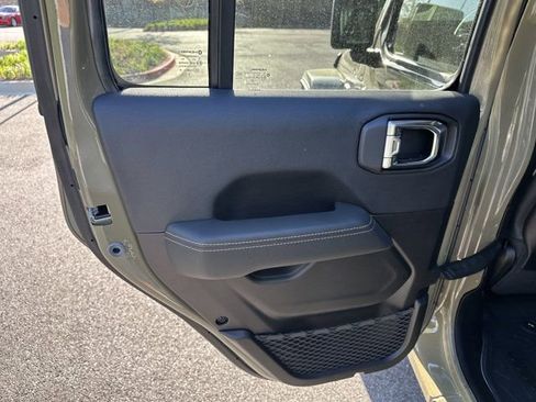 New 2025 Jeep Gladiator Sport w/ Premium Package image 20