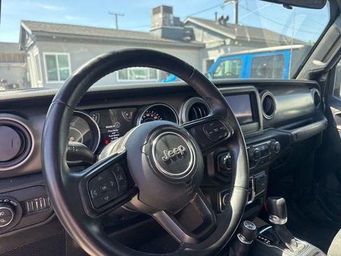 Used 2022 Jeep Gladiator Sport AWD/4WD image 10