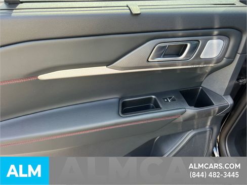 Used 2025 Ford Explorer ST image 19