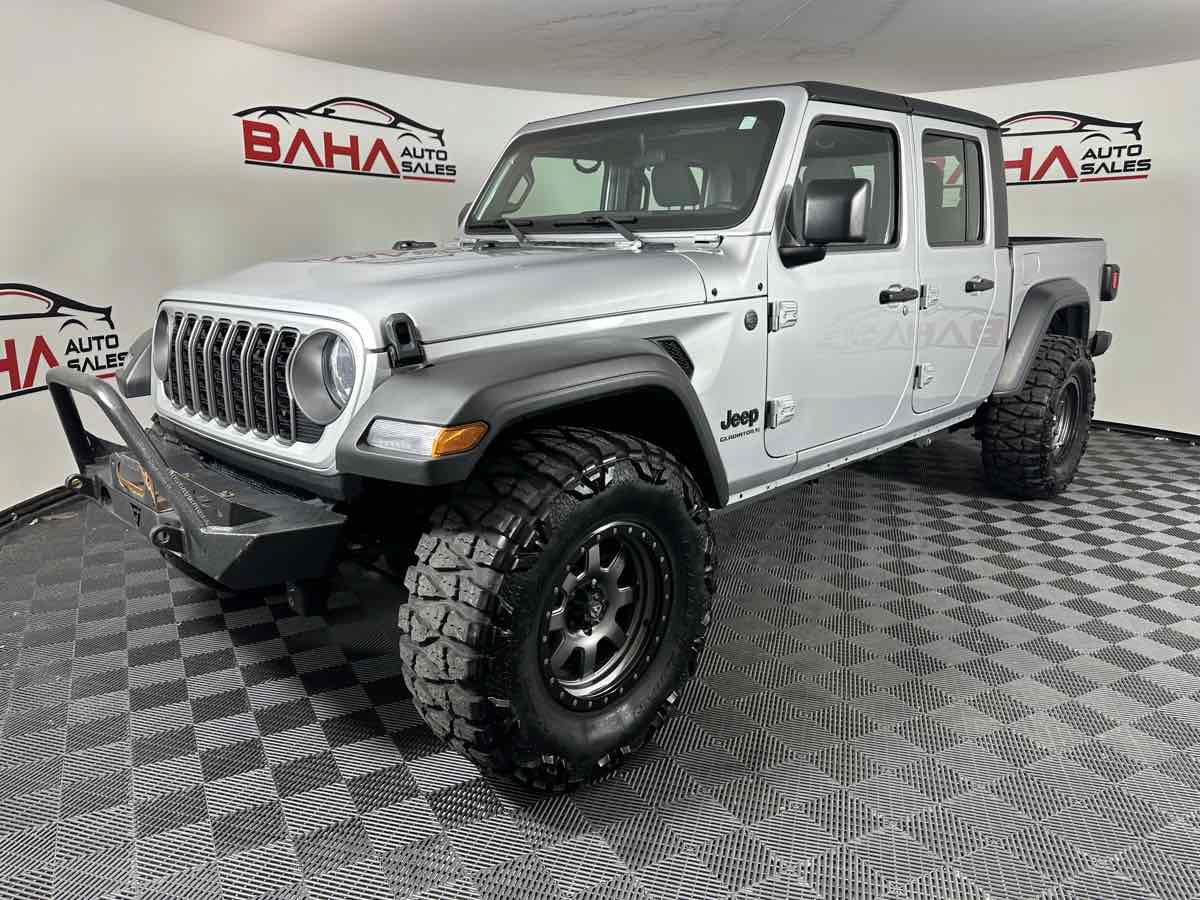 Used 2024 Jeep Gladiator Sport AWD/4WD image 3