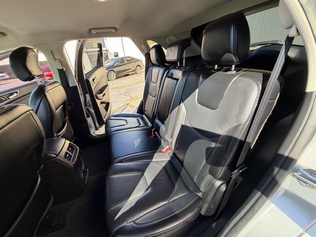 Used 2015 Ford Edge Titanium w/ Technology Package AWD/4WD image 16