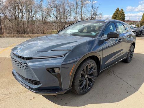 Certified 2025 Toyota Crown Signia image 1