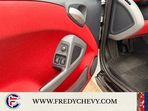 Used 2011 smart fortwo pure RWD image 15