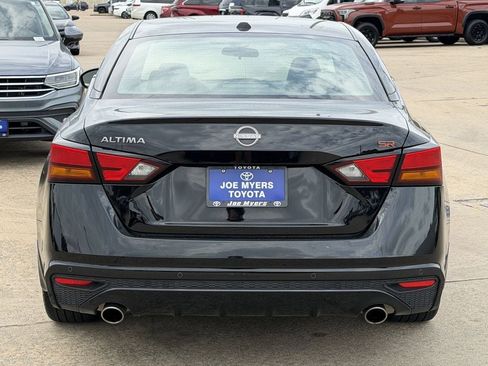 Used 2025 Nissan Altima 2.5 SR FWD image 8