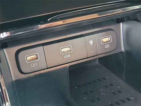 Used 2023 Kia Sorento SX Prestige image 30