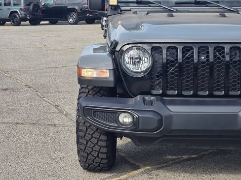 Used 2021 Jeep Gladiator Sport AWD/4WD image 2