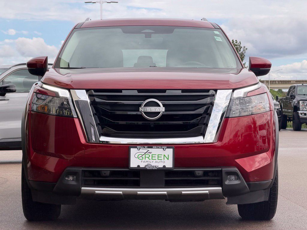 Used 2024 Nissan Pathfinder SV AWD/4WD image 6