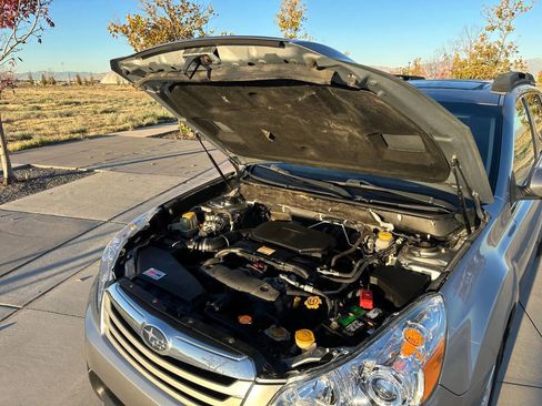 Used 2011 Subaru Outback 2.5i Limited image 20