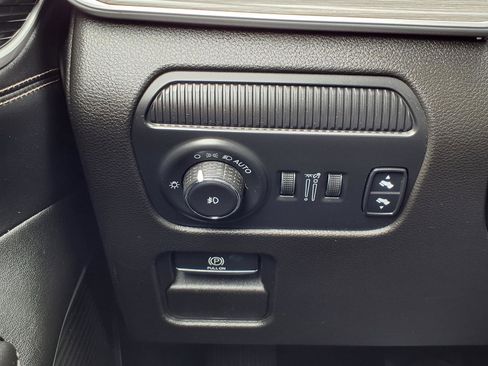 Used 2024 Jeep Wagoneer Series II w/ Flexible Seating Group RWD image 10