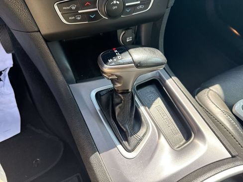 Used 2021 Dodge Charger SXT w/ Leather Interior Group RWD image 17