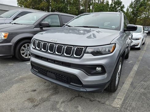 Certified 2024 Jeep Compass Latitude image 2