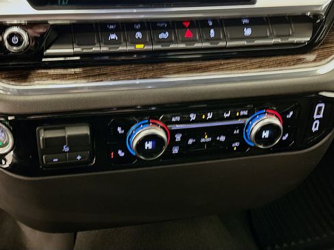 Used 2024 GMC Sierra 1500 Elevation image 24