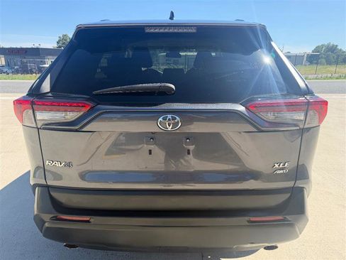 Used 2021 Toyota RAV4 XLE AWD/4WD image 4