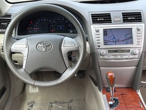 Used 2011 Toyota Camry XLE w/ SE/XLE Extra-Value Pkg FWD image 17