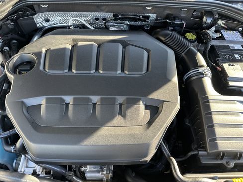 Used 2026 Volkswagen Golf image 9