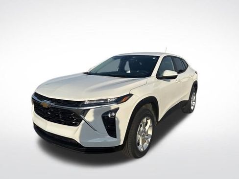 Used 2024 Chevrolet Trax LS w/ LS Convenience Package image 1