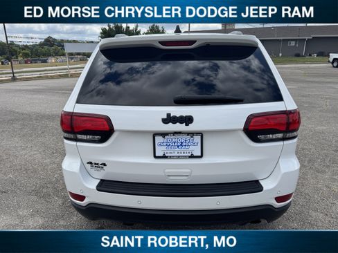 Used 2019 Jeep Grand Cherokee Laredo AWD/4WD image 3