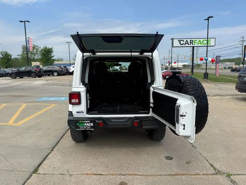 Used 2018 Jeep Wrangler Unlimited Sahara w/ Uconnect 4C Nav & Sound Group AWD/4WD image 12