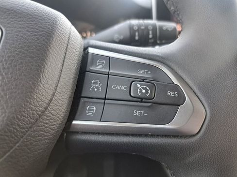 Used 2025 Jeep Compass Limited image 12