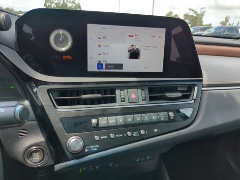 New 2025 Lexus ES 350 w/ Premium Package image 20