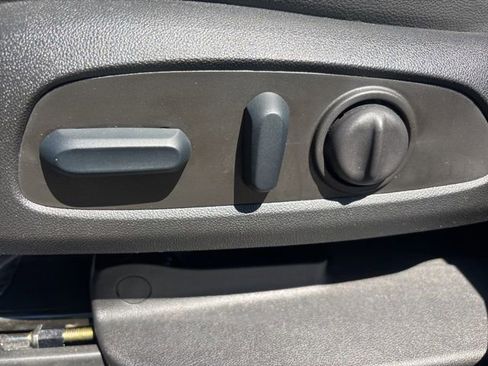 Used 2023 GMC Acadia SLT image 6