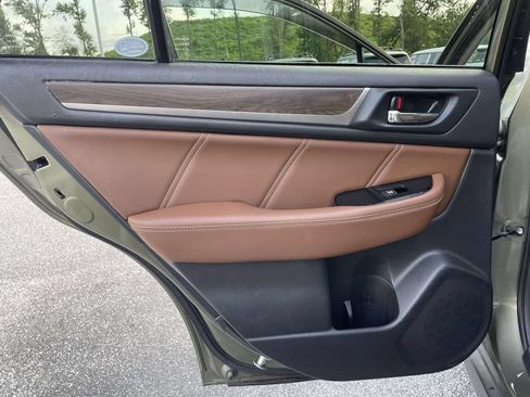 Used 2019 Subaru Outback 2.5i Touring AWD/4WD image 2