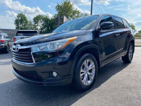 Used 2016 Toyota Highlander Plus AWD/4WD image 7
