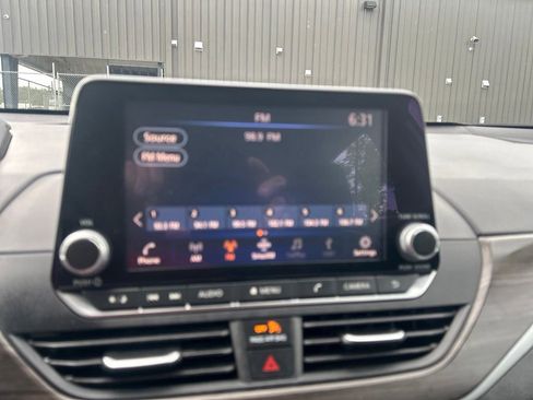 Certified 2025 Nissan Altima 2.5 SV FWD image 12