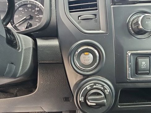 Used 2023 Nissan Titan SV AWD/4WD image 18