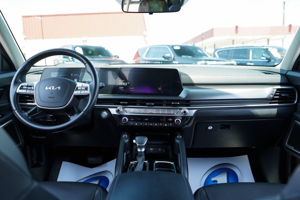 Used 2025 Kia Telluride S FWD image 9
