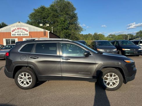 Used 2017 Jeep Cherokee Latitude w/ Safety/Convenience Group AWD/4WD image 4