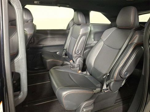 Used 2021 Toyota Sienna XSE w/ XSE Plus Package image 14