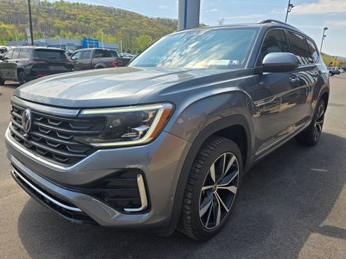 Used 2024 Volkswagen Atlas SEL Premium R-Line image 3