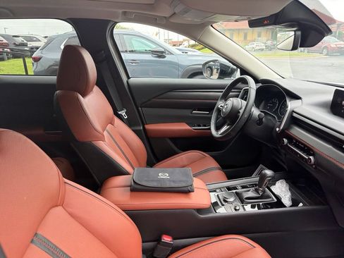 Used 2025 MAZDA CX-50 Meridian Edition w/ Weather Package AWD/4WD image 4