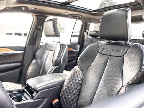 Used 2022 Jeep Grand Cherokee Summit AWD/4WD image 18