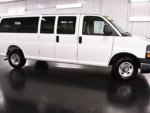 Used 2025 Chevrolet Express 3500 LT w/ LT Preferred Equipment Group image 8
