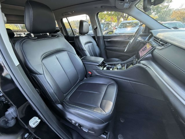 Used 2023 Jeep Grand Cherokee Limited AWD/4WD image 9