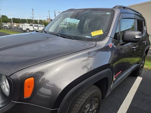 Used 2018 Jeep Renegade Trailhawk AWD/4WD image 5