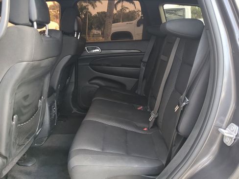 Used 2019 Jeep Grand Cherokee Laredo image 14