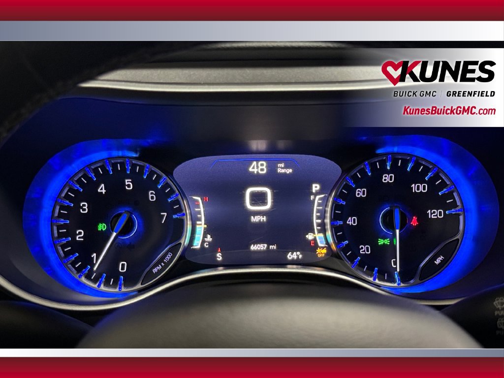 Used 2023 Chrysler Pacifica Touring-L FWD image 14