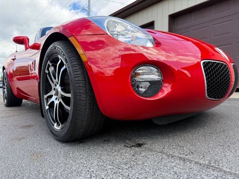 Used 2006 Pontiac Solstice Convertible w/ Premium Package RWD image 24