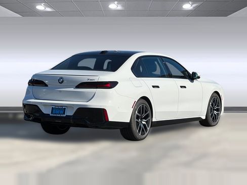 New 2025 BMW 740i image 8